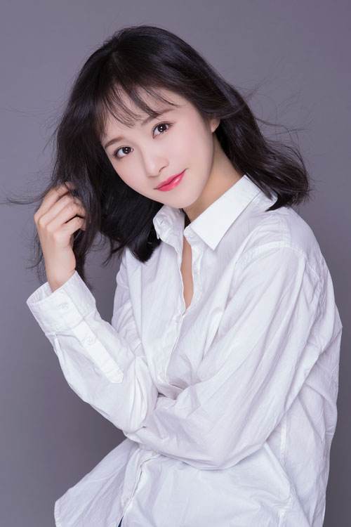 冯芷墨:温柔淑女,气质佳人