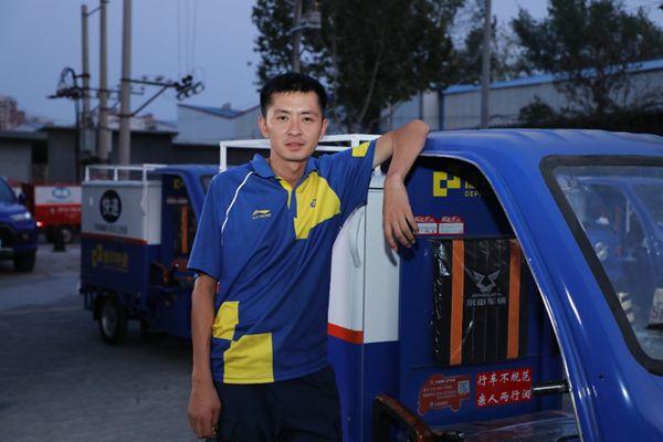 百名德邦快递小哥打卡国庆阅兵场