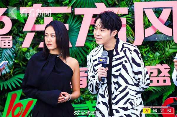 吴青峰陈粒携手亮相东方风云榜 全程互相调侃