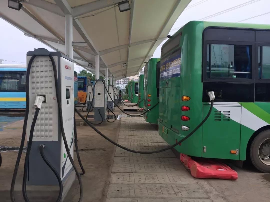 九江新能源公交车充电站投入使用