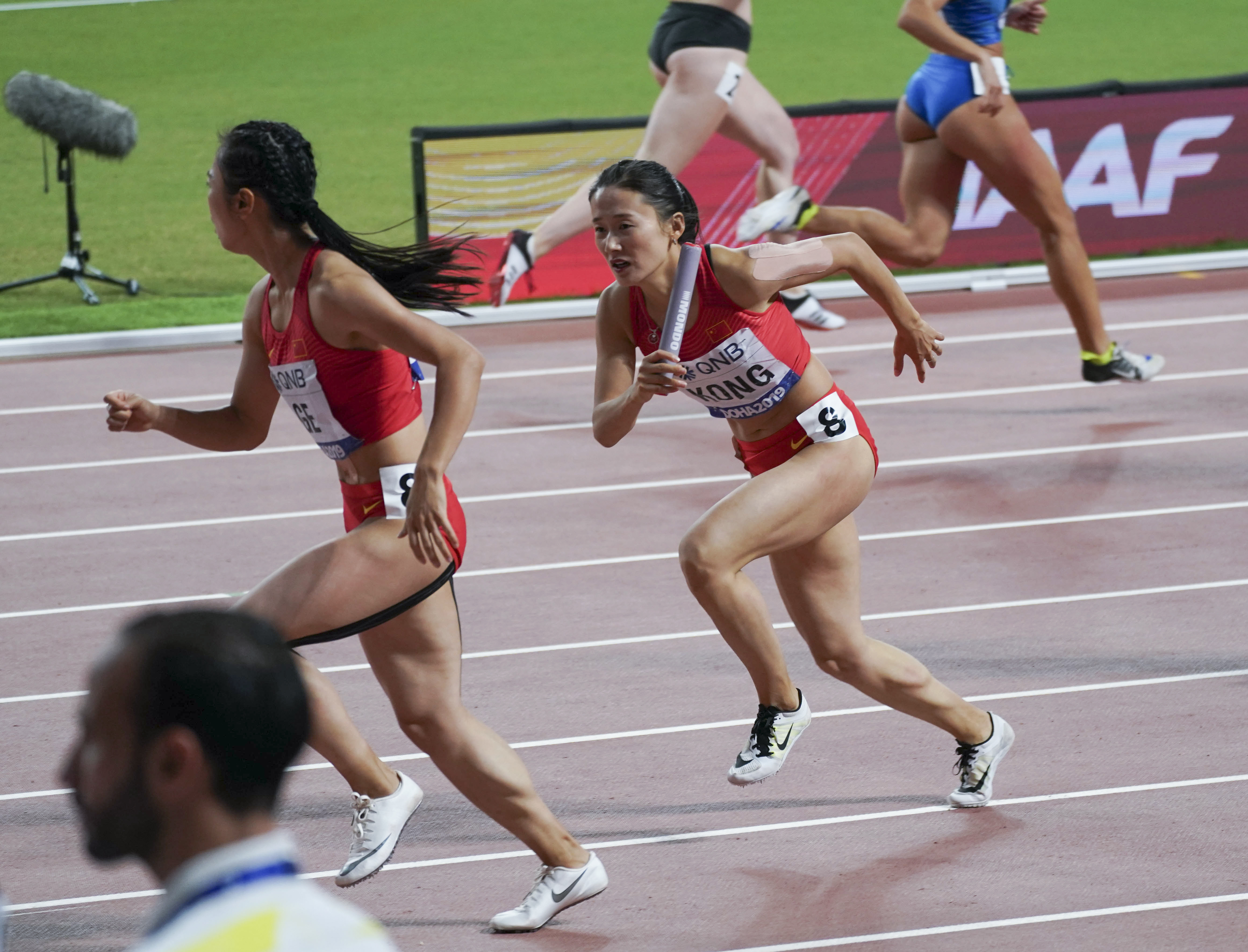 田径——女子4x100米接力决赛:中国队因犯规被取消成绩(5)