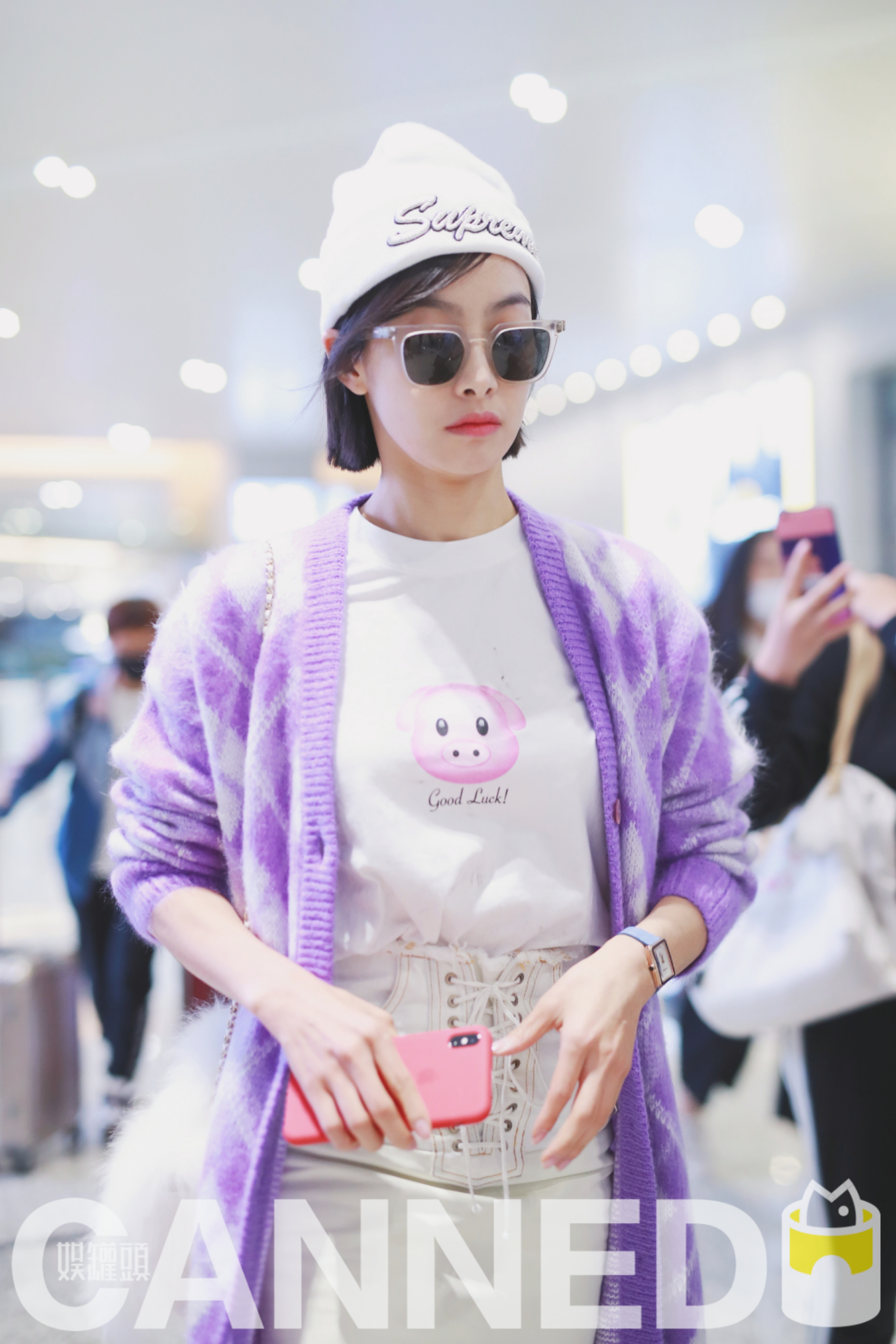 宋茜机场街拍,网友:精致美丽的猪猪女孩出现啦!