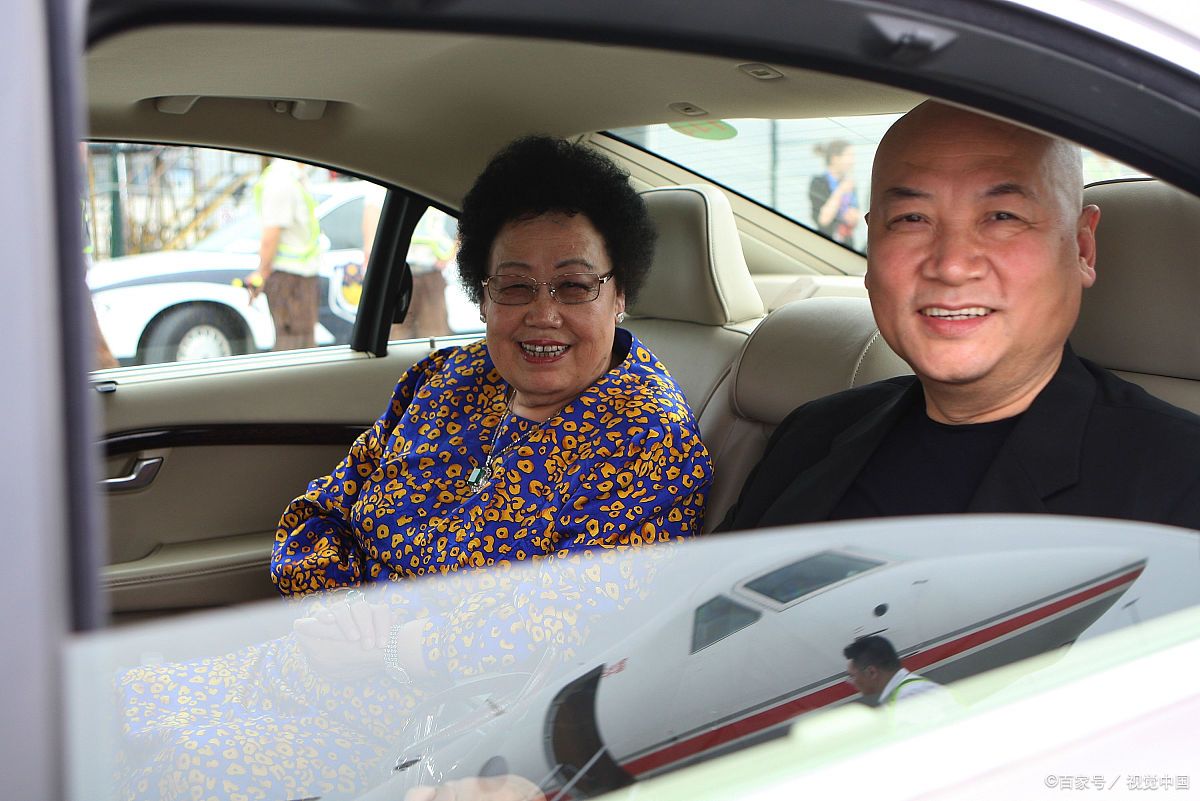 陈丽华婚前只给丈夫提出三个条件,最后婚姻幸福美满