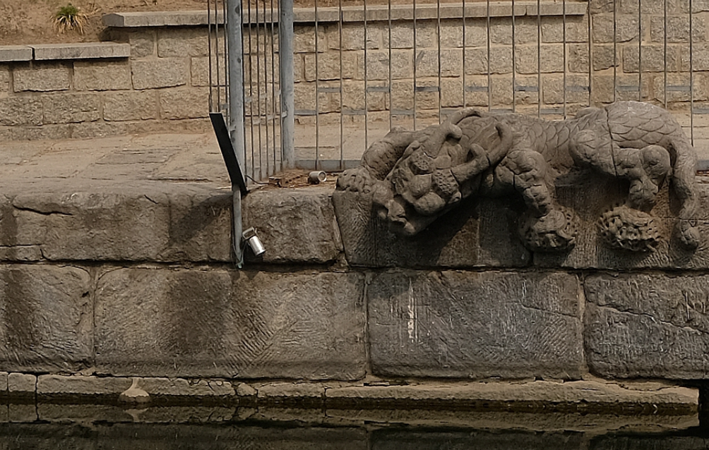 元大都漕运的见证,北京中轴线上元代万宁桥边的镇水兽