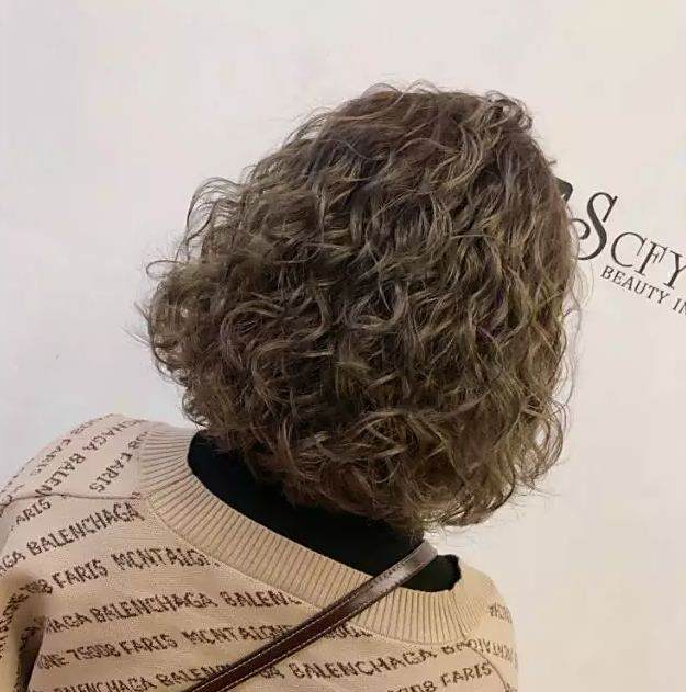 2019最美"小卷烫"发型,减龄又洋气,烫了秒变时尚小姐姐!