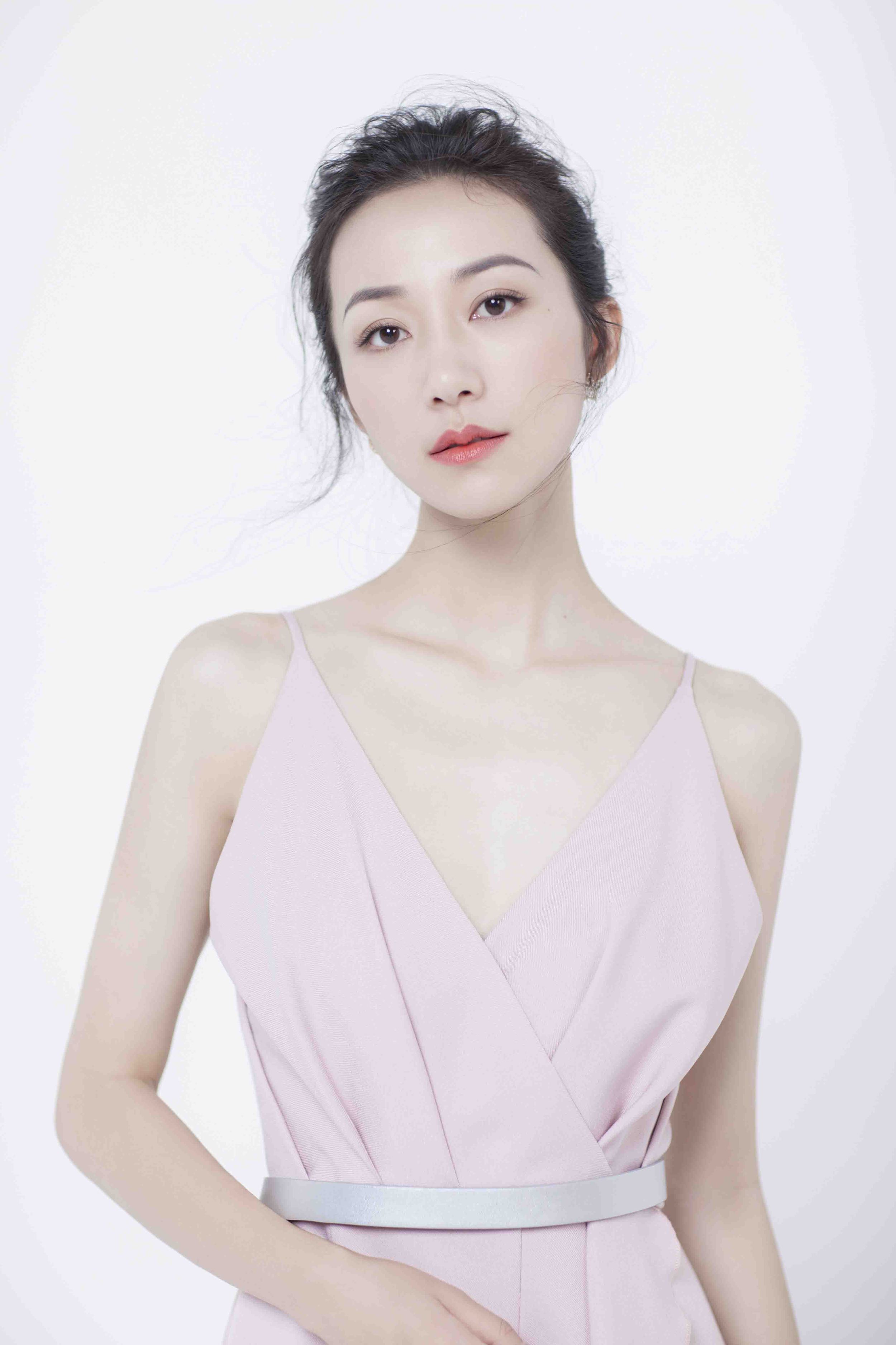 李沁,1990年出生于江苏苏州,中国内地女演员