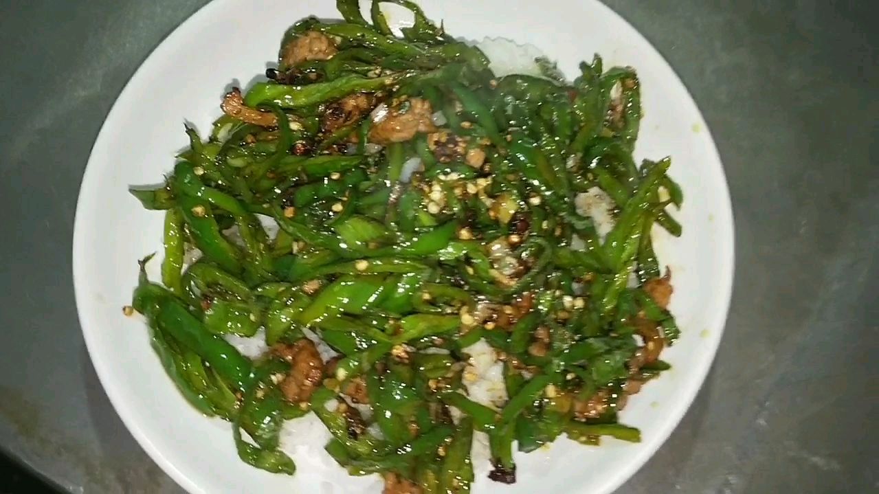 辣椒炒肉盖浇饭