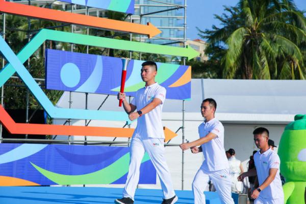 助力三亚亚沙会  "冠军荣耀中国行走进海南"火种采集