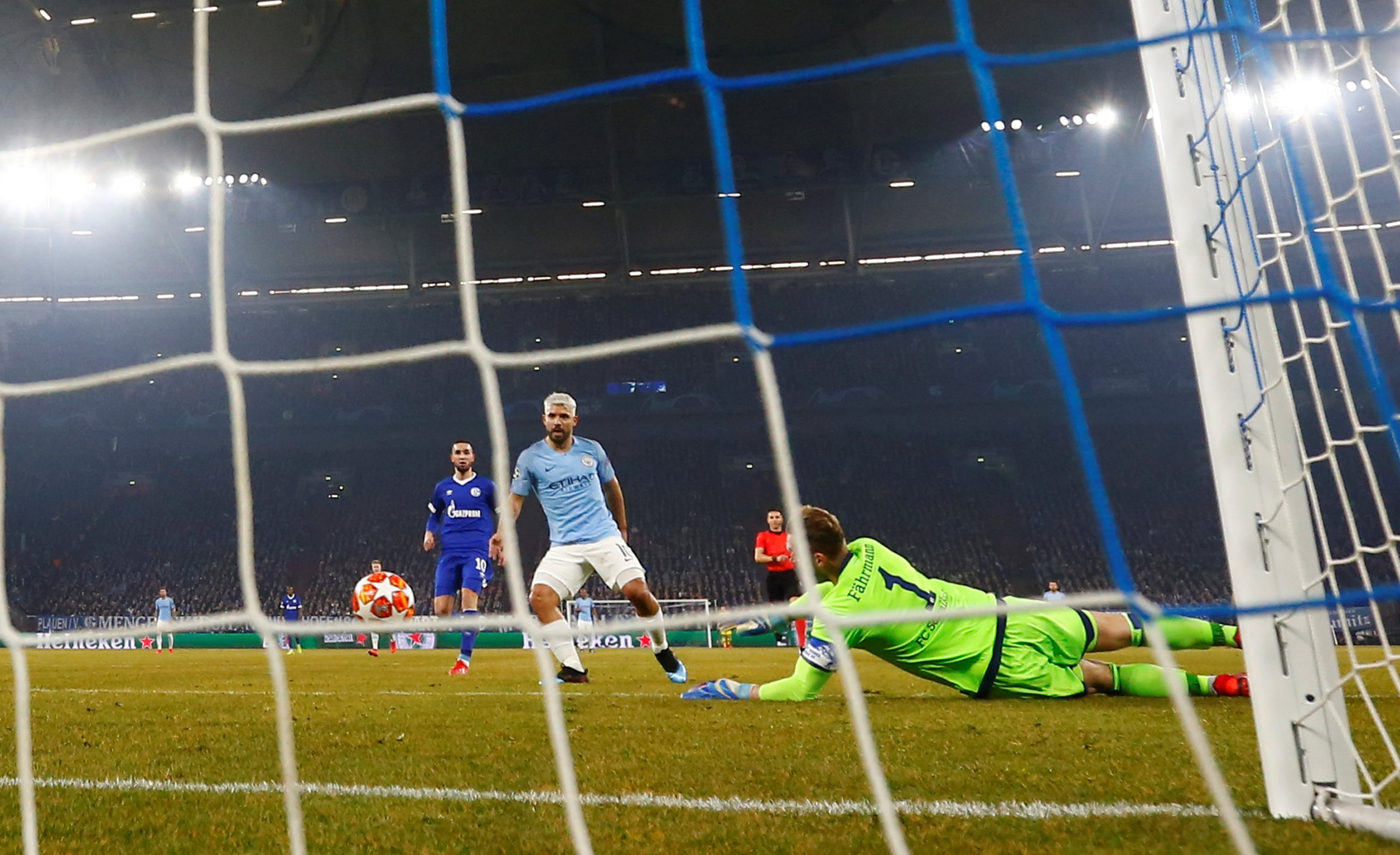 足球——欧冠:曼城胜沙尔克04