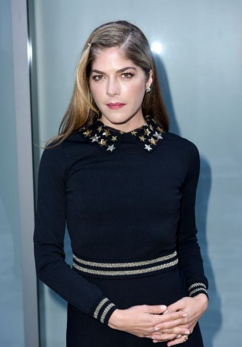 塞尔玛·布莱尔首次剃光头 与多发性硬化症作斗争