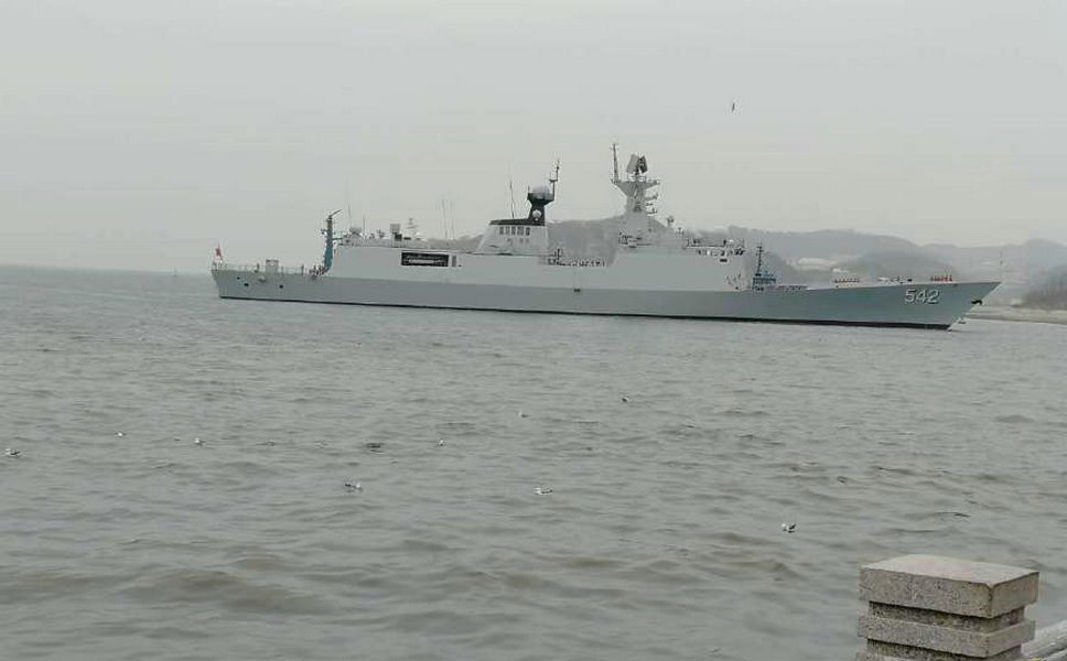 舷号看来紧张,老542才退,新542舰已露面