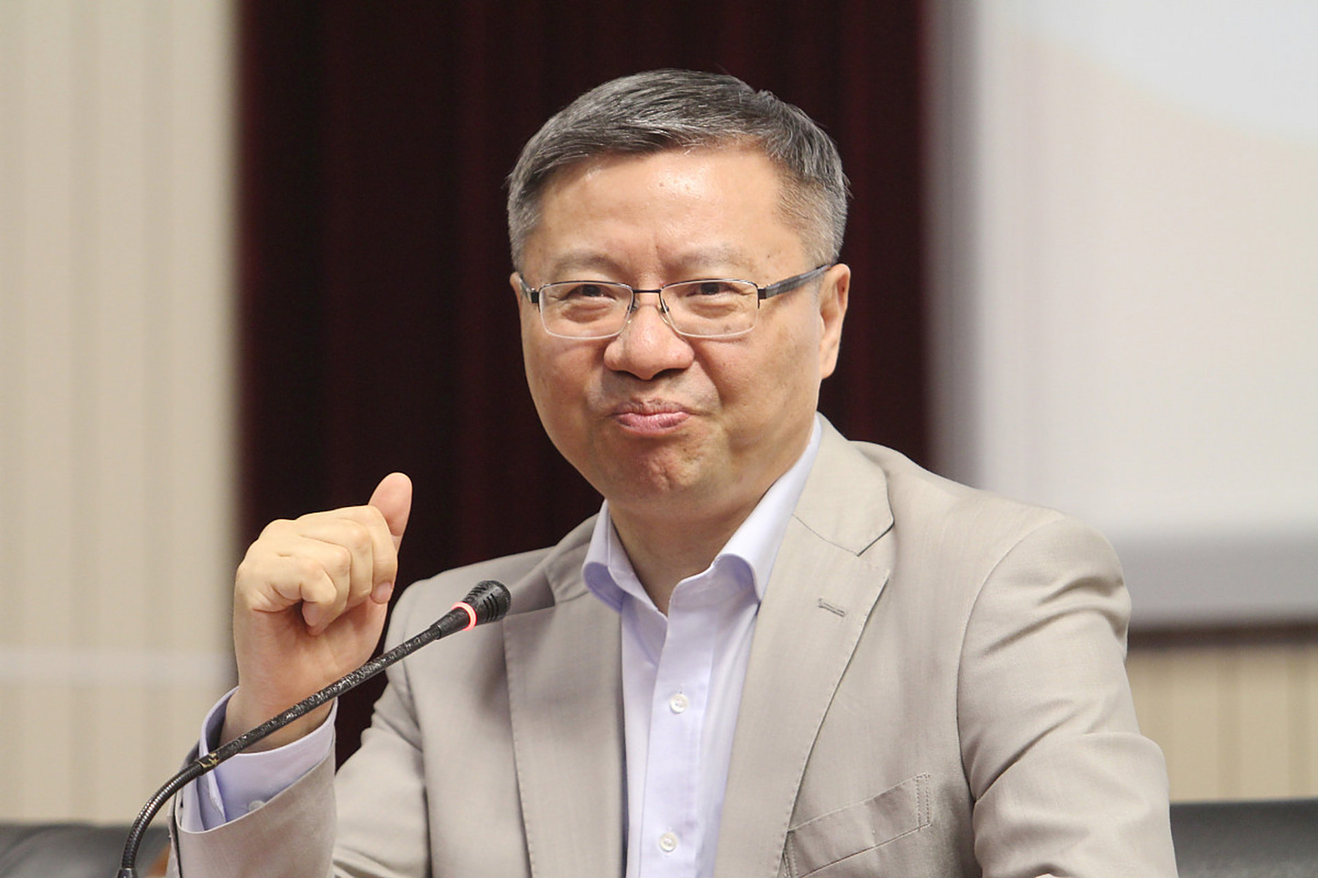 " 听完张维为老师这样说,你还想移民吗? #百家快评