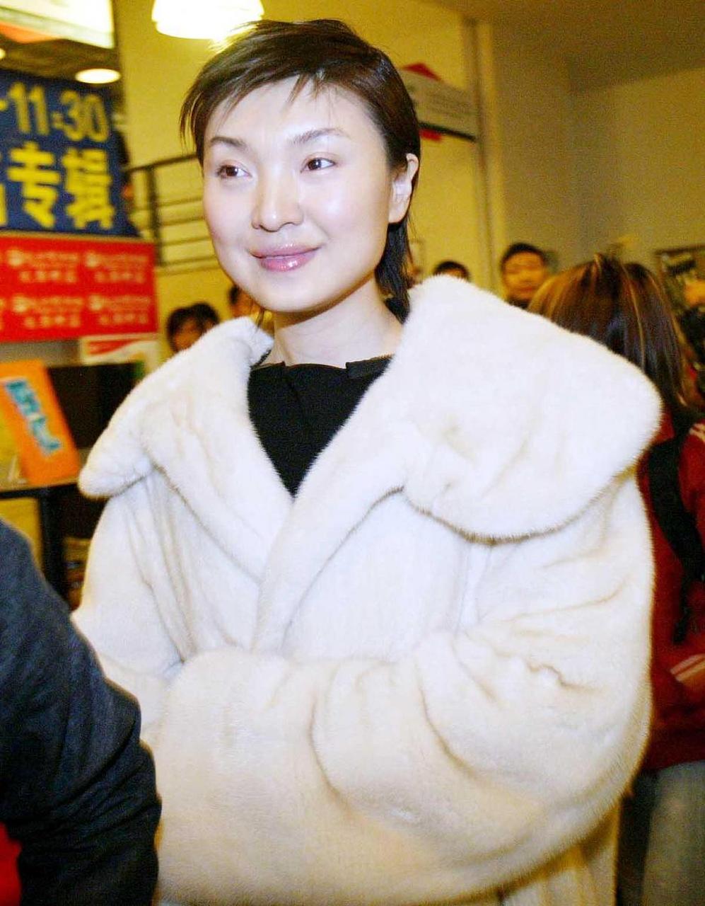 陈红,1968年12月30日出生于黑龙江省哈尔滨市,是中国内地的一名著名女