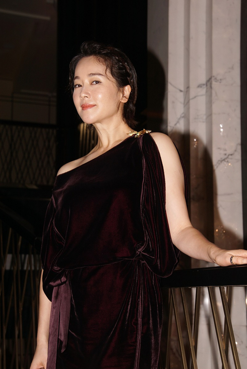 左小青作为一名多才多艺的艺术家,在她的职业生涯中参与了很多领域.