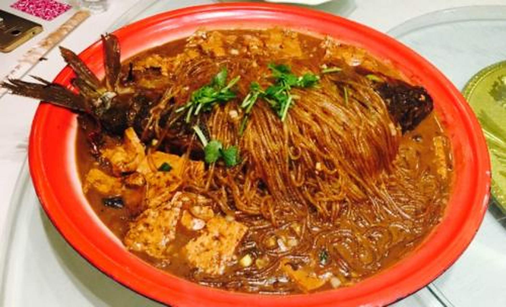 城市身边事#【哈尔滨美食】得莫利炖鱼是东北特色菜,已有一百多年的