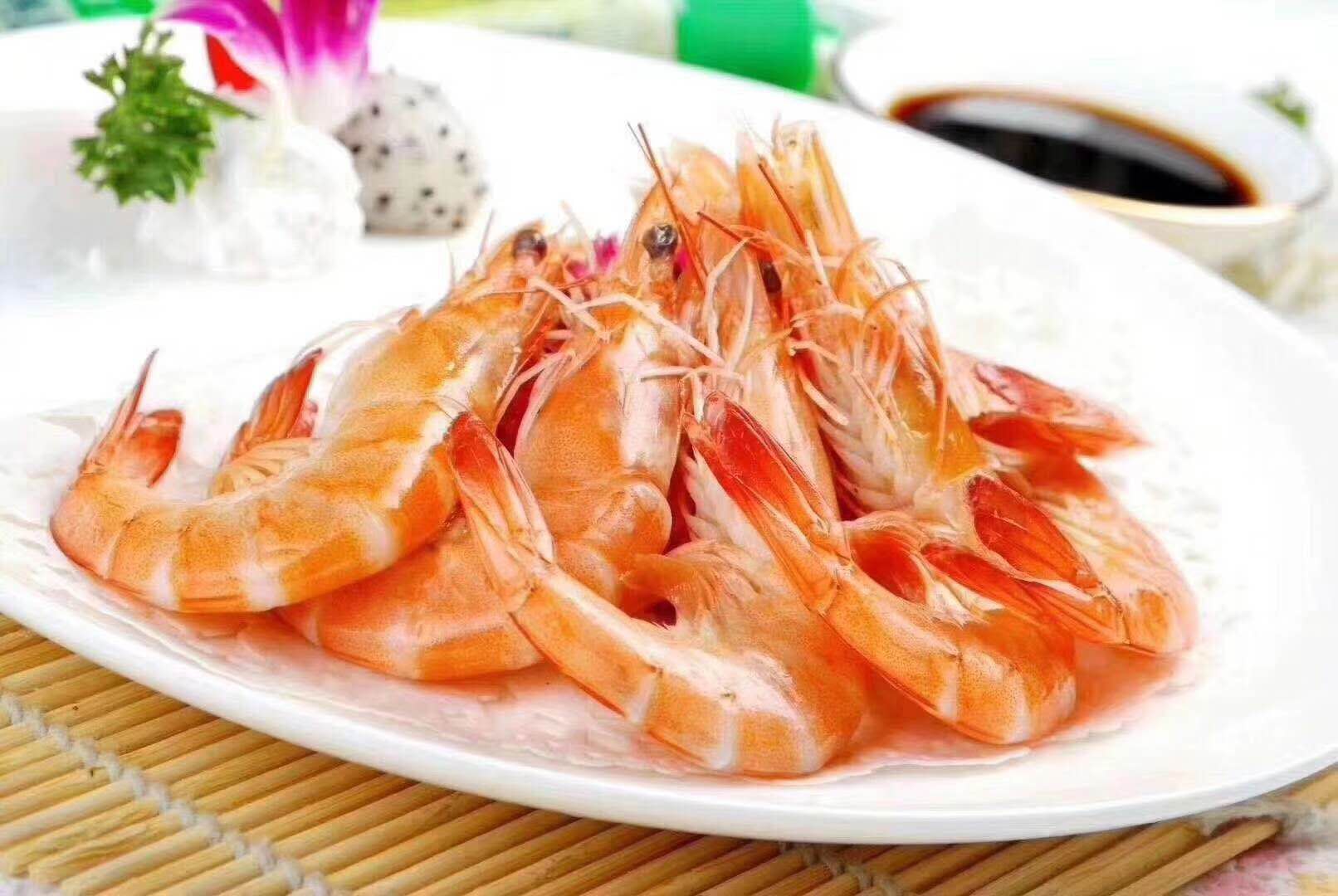 菜式名称:白灼黑虎虾 菜式做法:自然解冻,80℃水温中漂烫1分钟,根据