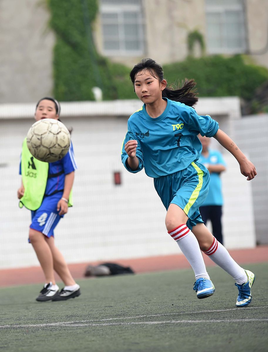 近日,前中国女足门将赵丽娜发起的星球计划足球公益项目再次成为热点