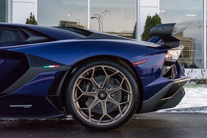 汽车摄影:蓝色的兰博基尼aventador lp770-4 svj