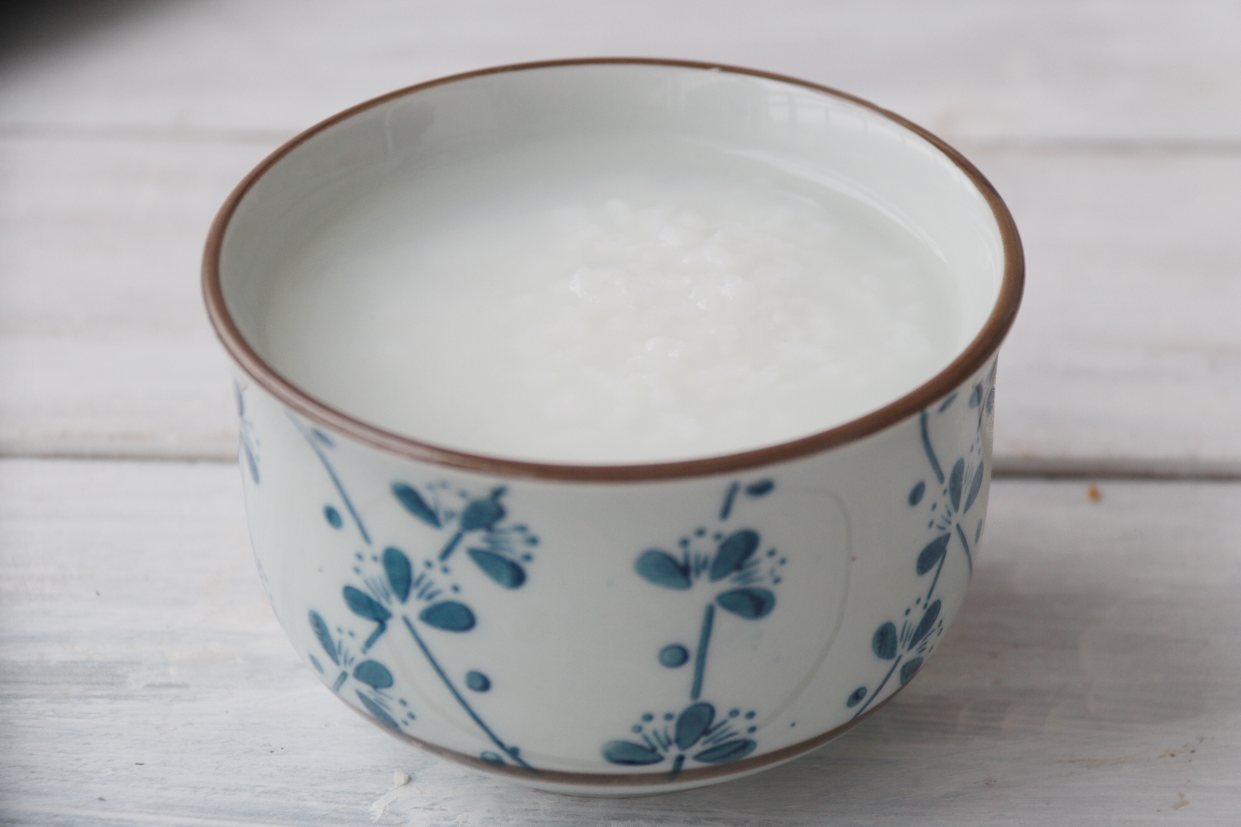 白米粥,东北大米熬煮出米油的白米粥,带着大米特有的清香,爽滑可口