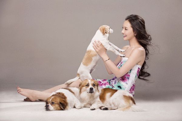 小伙得知女子喝醉了在他的出租屋前之后,他就躲起来了!