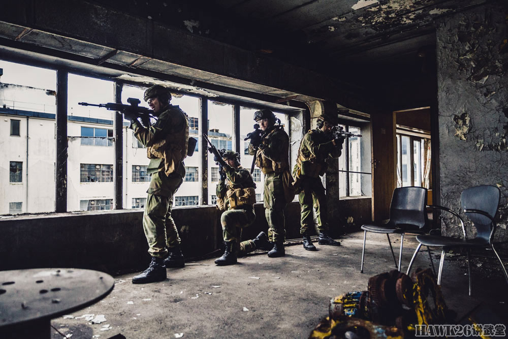 挪威陆军城市作战演习 班组轻装上阵 旨在提高反恐战术水平