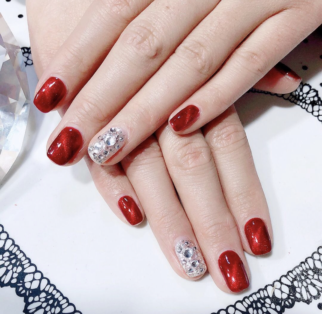 高颜值的猫眼跳色美甲,高级发光质感让指尖仙气十足哦!