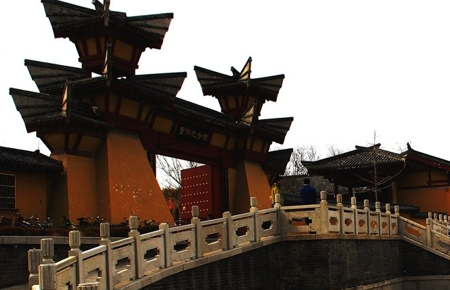 齐国为什么能成为春秋时期第一代霸主,仅仅因为地理位置优越吗?