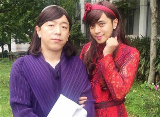 明星们的搞笑合影,林志玲熊抱郭敬明,黄渤罗志祥这张毫无违和感