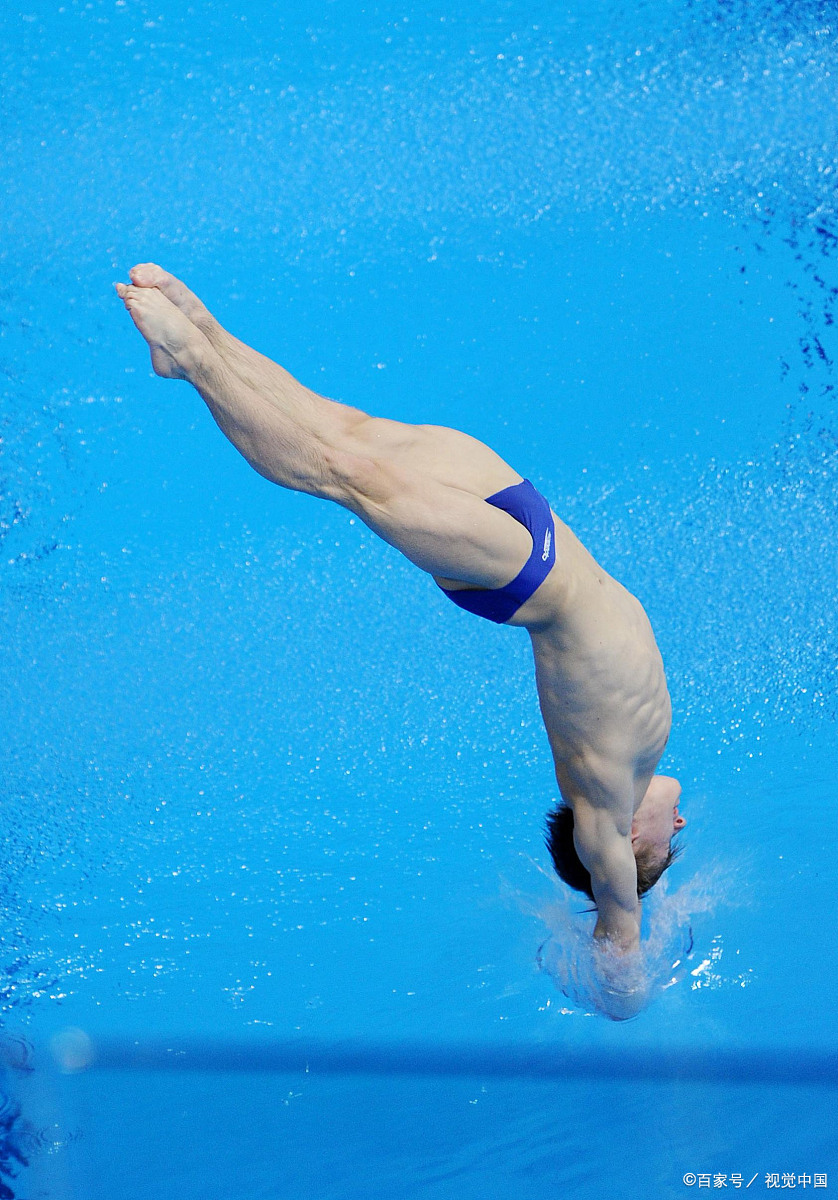 跳水动作的难度主要取决于运动员在空中完成的动作