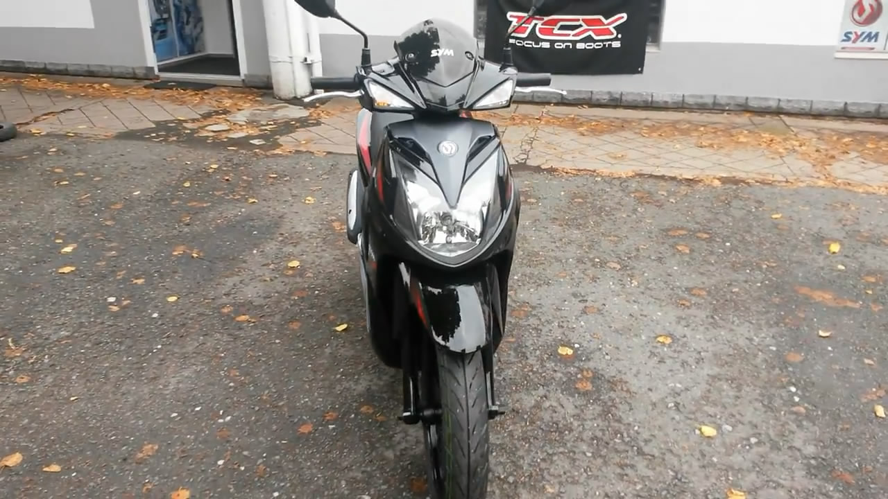 实拍三阳运动踏板车sr125!