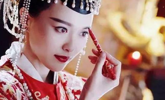 古代美人描眉大比拼,她美得让人"把持不住",她却像鬼!
