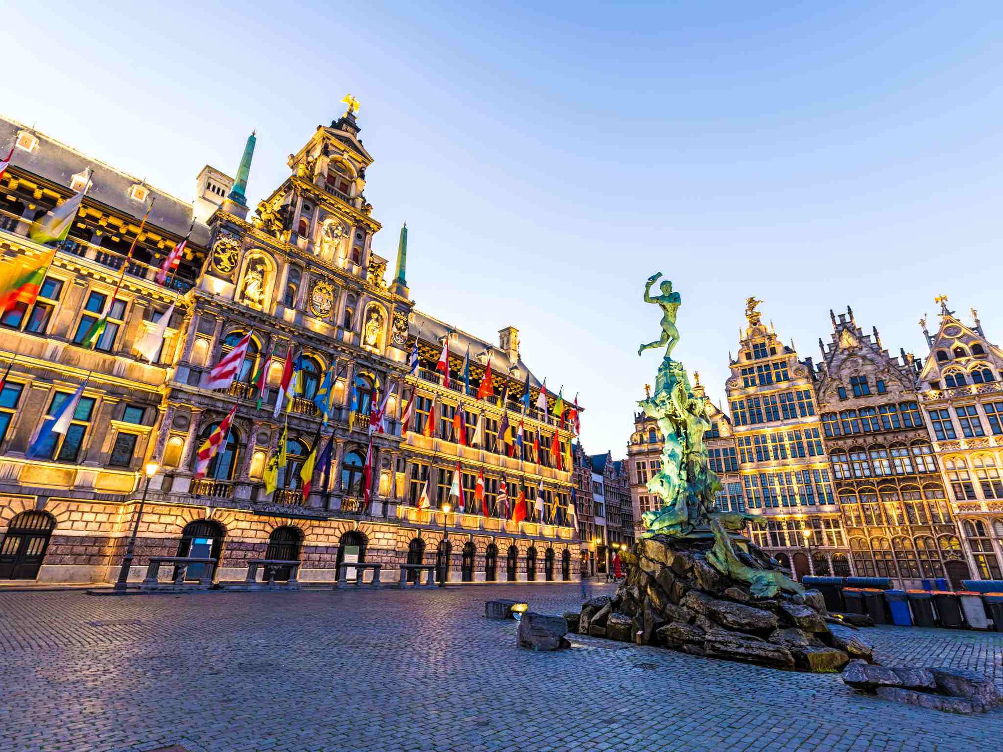 欧洲曾最富裕的城市,世界钻石交易中心,拥有1600家钻石公司