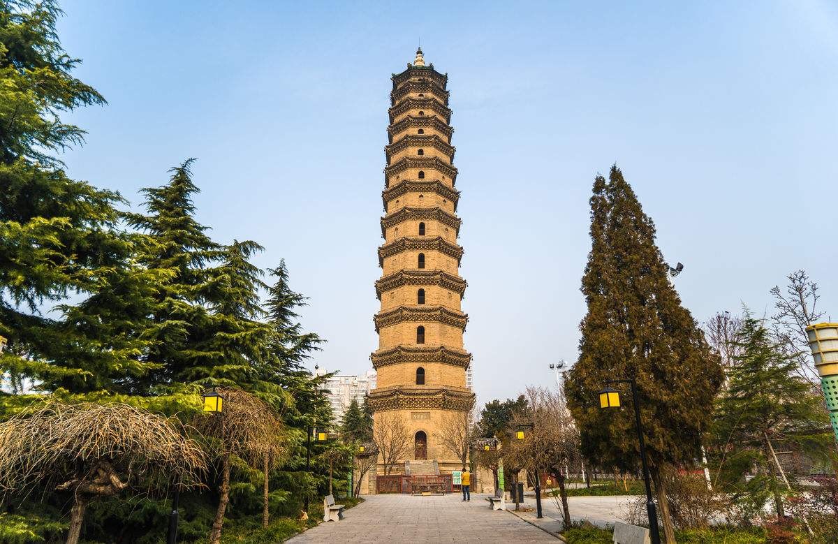 丰富的名胜古迹,娇艳的牡丹花,这里有太多可供观赏的景点