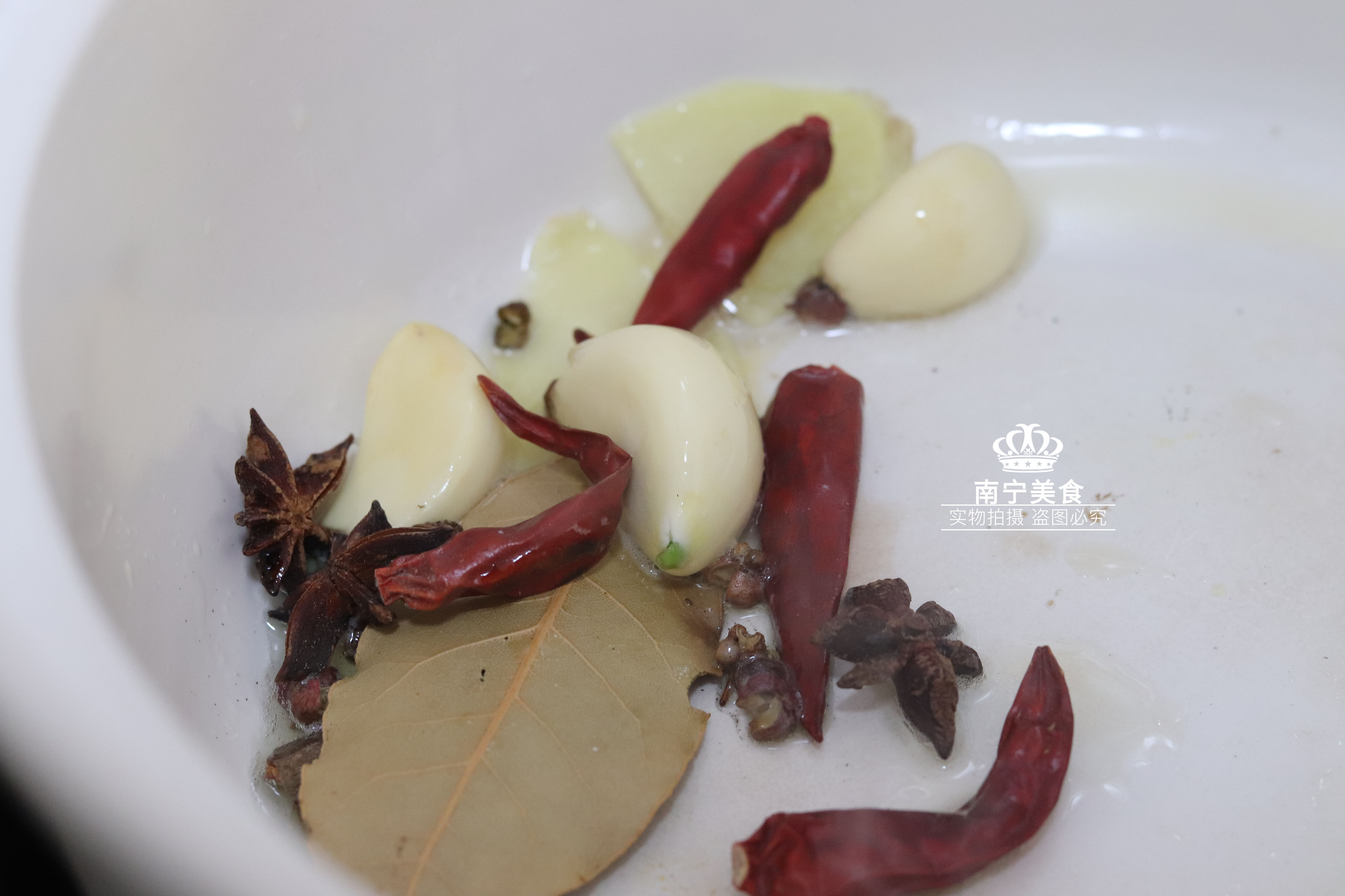 红烧猪蹄在家这样做,肥而不腻,q弹软嫩,卖相和味道都不输饭店