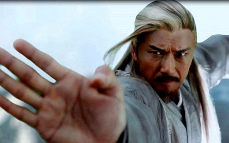 杨逍的"左右互搏术"是谁教的?书里有暗示,原来他的来头极大!