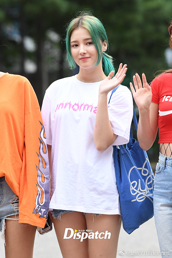 nancy的"大象腿"太抢镜,网友:身材管理需要提上日程