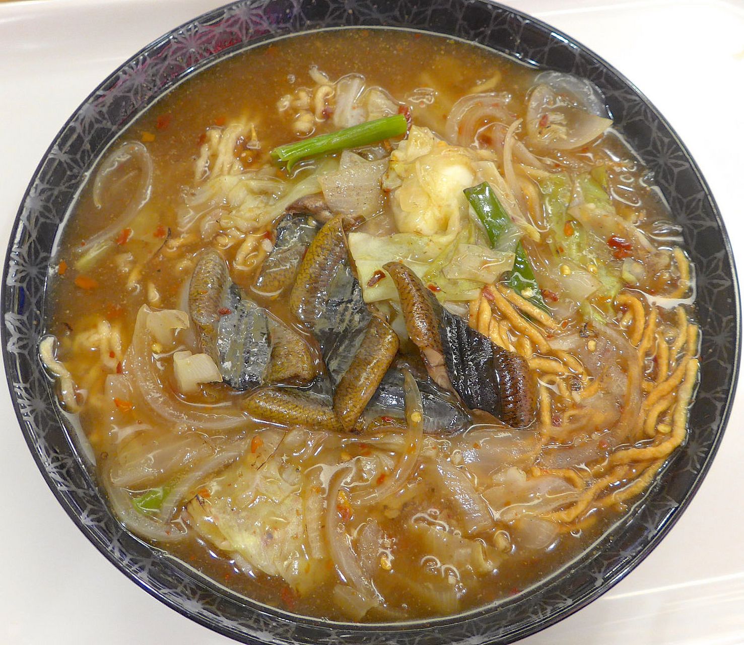 平潭焖冬粉是福建平潭的传统名菜,以冬粉,猪肉和蔬菜为主要原料,口感