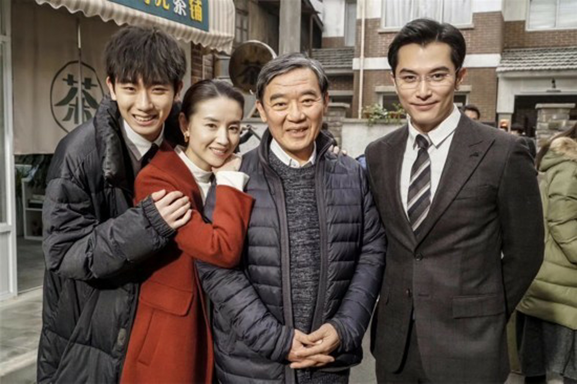 吴英妹:白雪的妈妈,一直希望女儿白雪找个好人家,对于