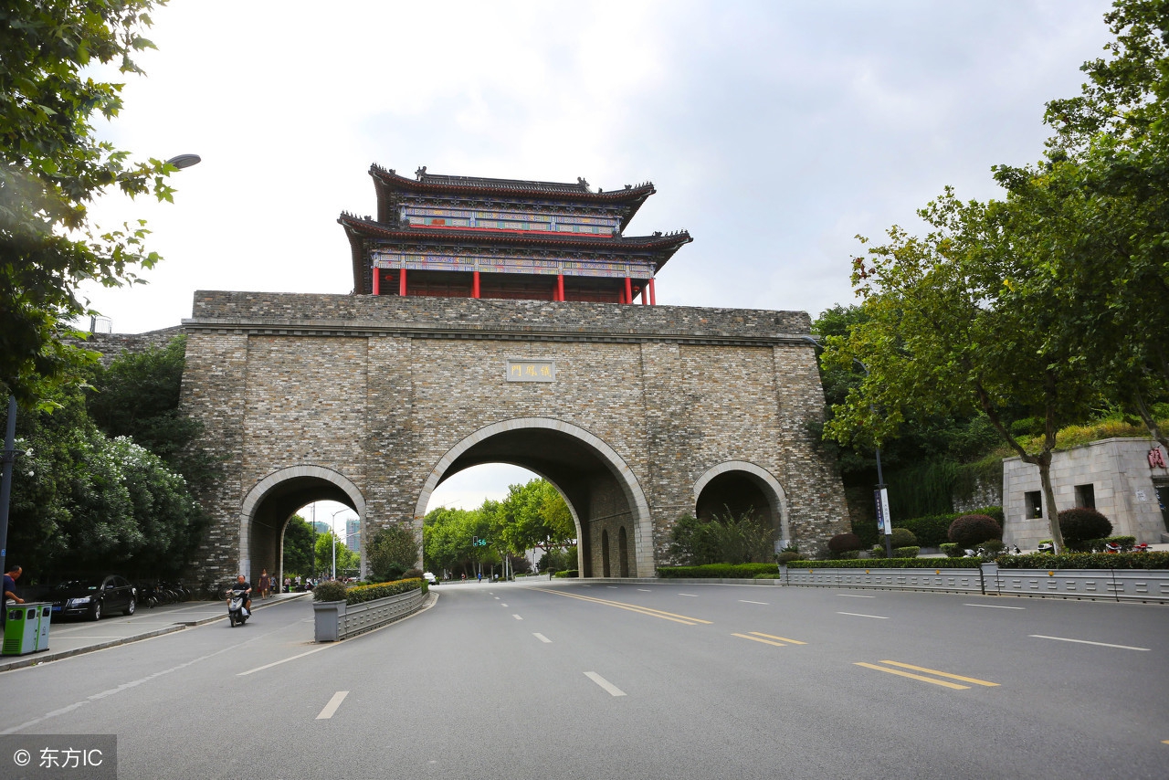 1928年7月,国民政府将朝阳门即改名为中山门.全国重点文物保护单位.