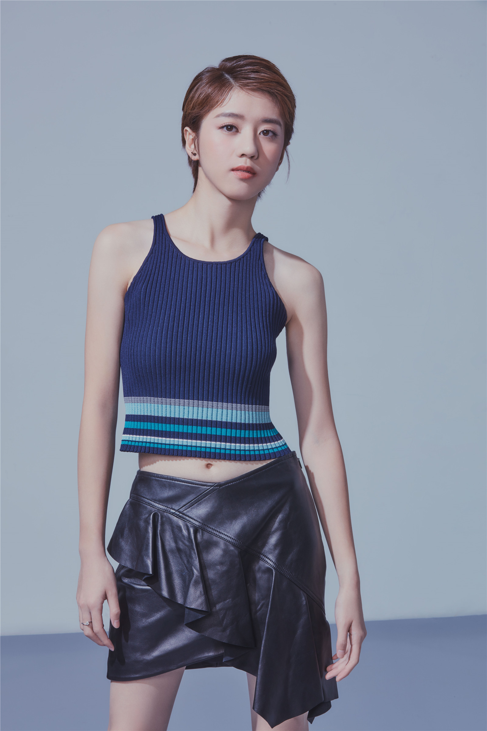 99后小花李凯馨新造型亮相,酷劲十足