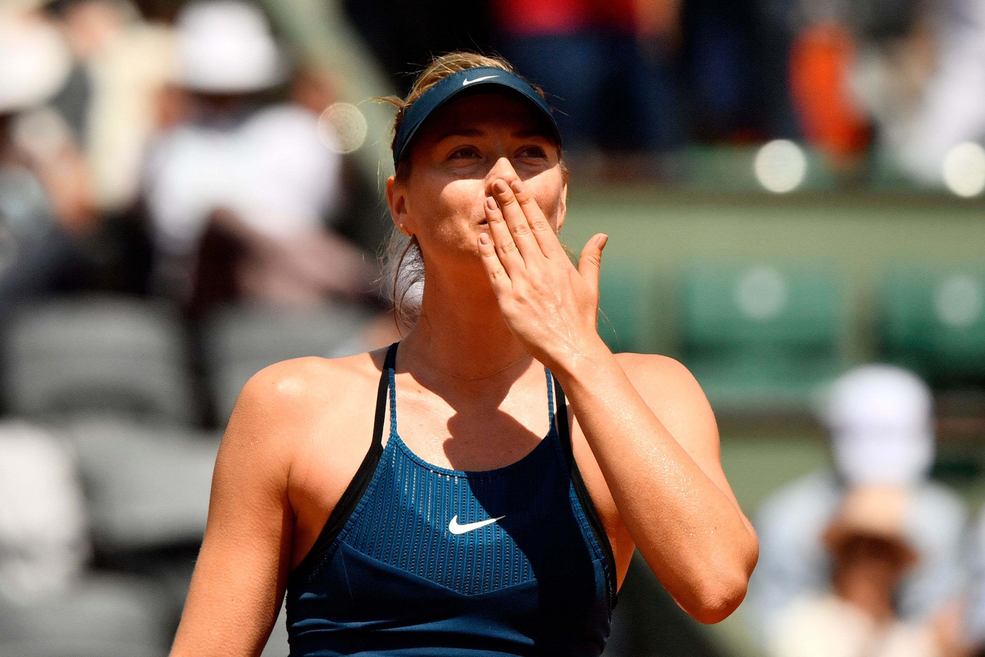 网球——法网:莎拉波娃晋级(3)