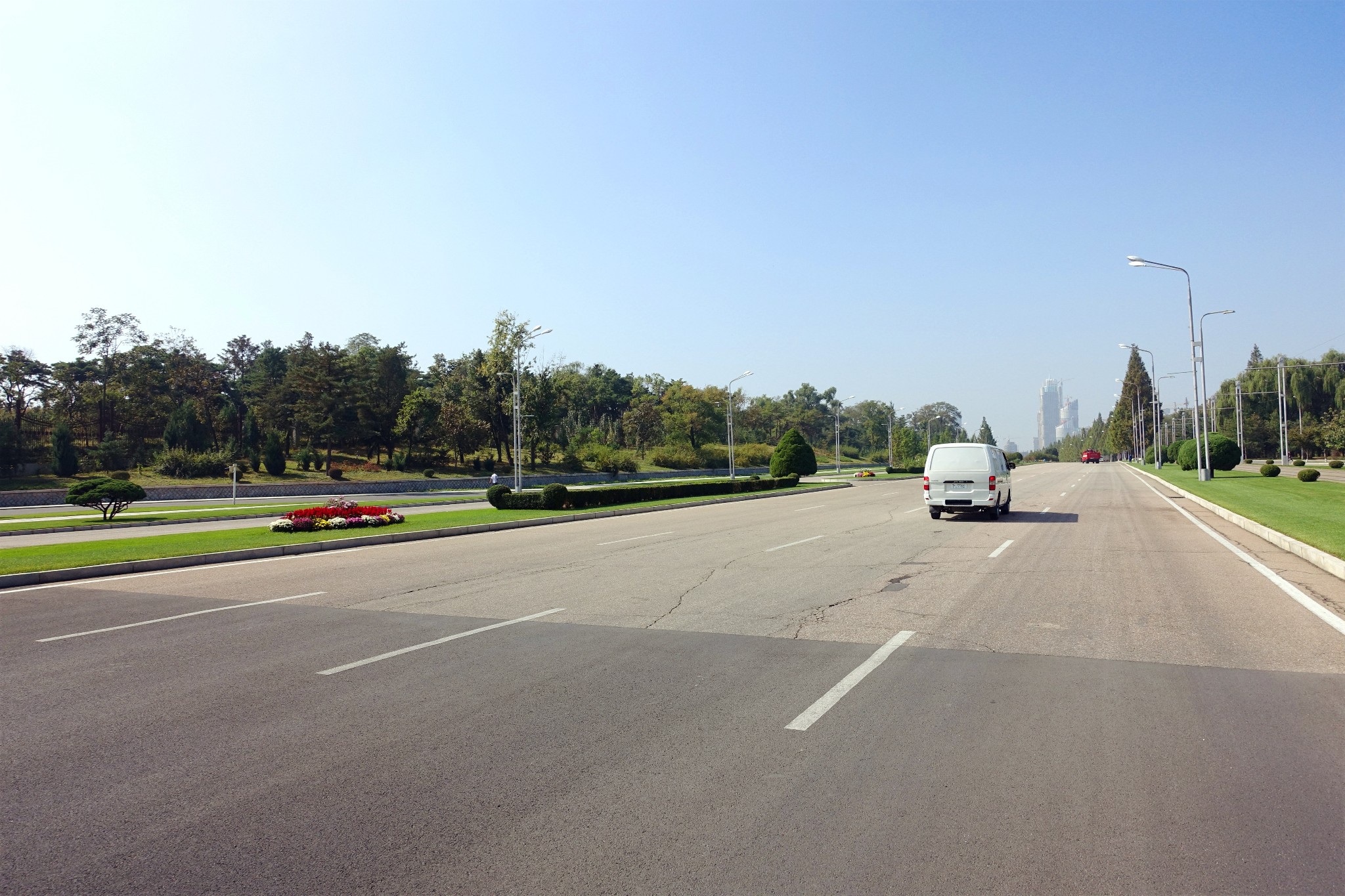 朝鲜平壤有多干净?看看平壤的马路就知道了!