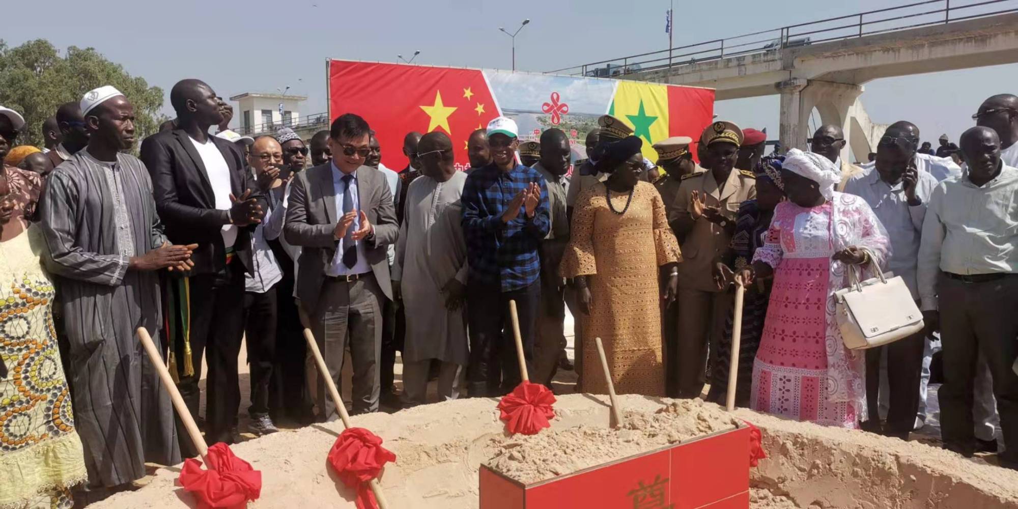 中国援建塞内加尔阿菲尼亚姆水坝修缮项目开工