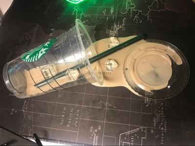 9岁男孩打翻饮料,服务员刚过来,却被奶奶接下来的话感动了