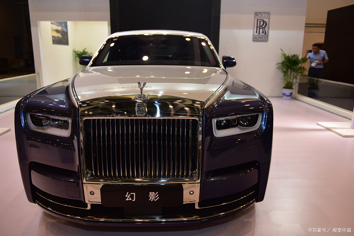 的热度再次攀升,竟然是因为众多网红纷纷涌入,疯狂抢购这款顶级豪车