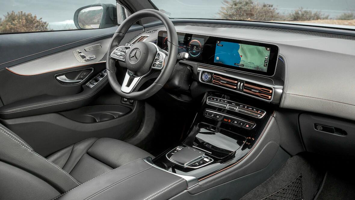 内饰方面,都是奔驰熟悉的感觉,但添加了一些特定的eq风格