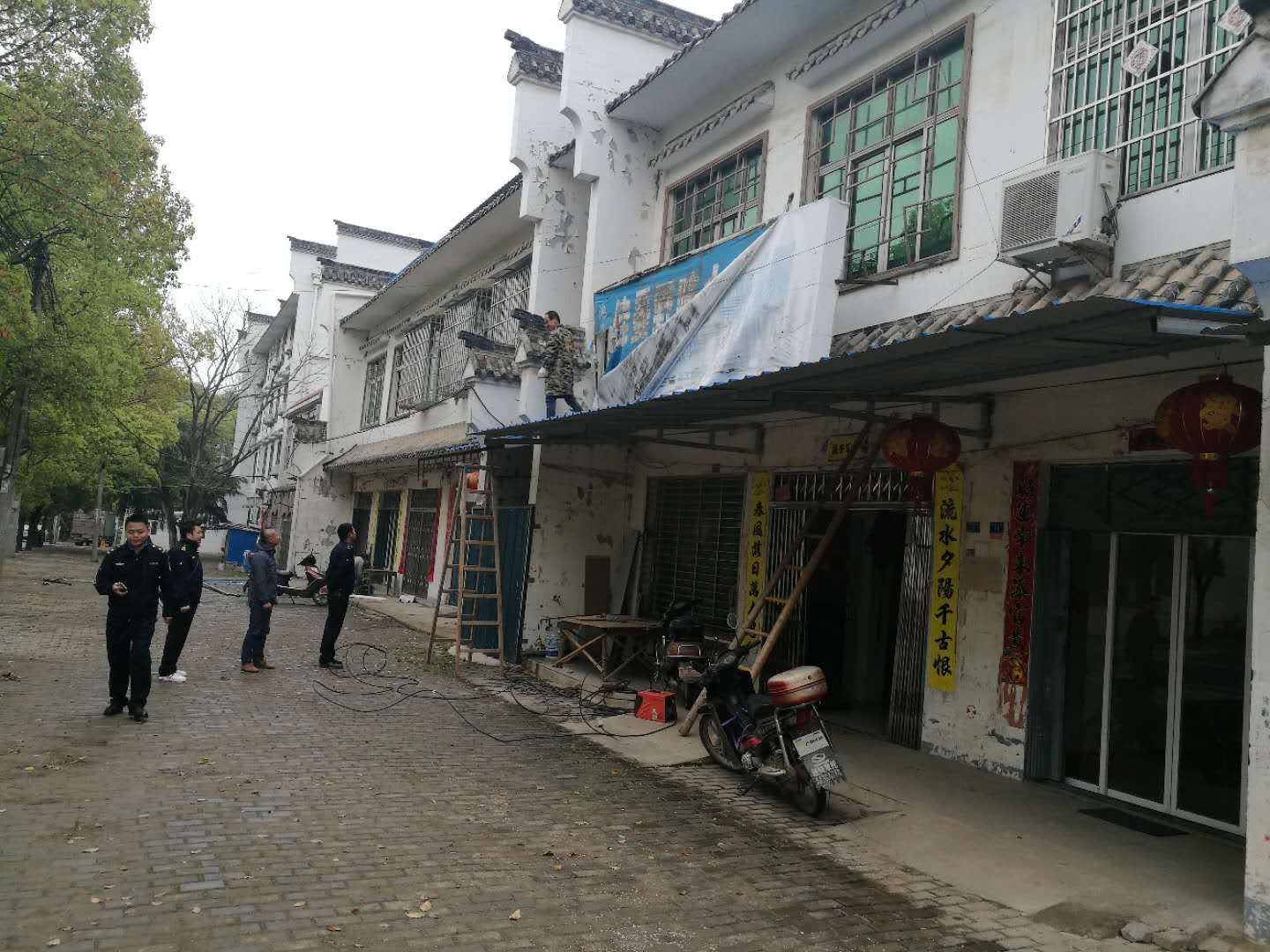 应城汤池镇落实"双综"精神 强力整治乱搭乱建