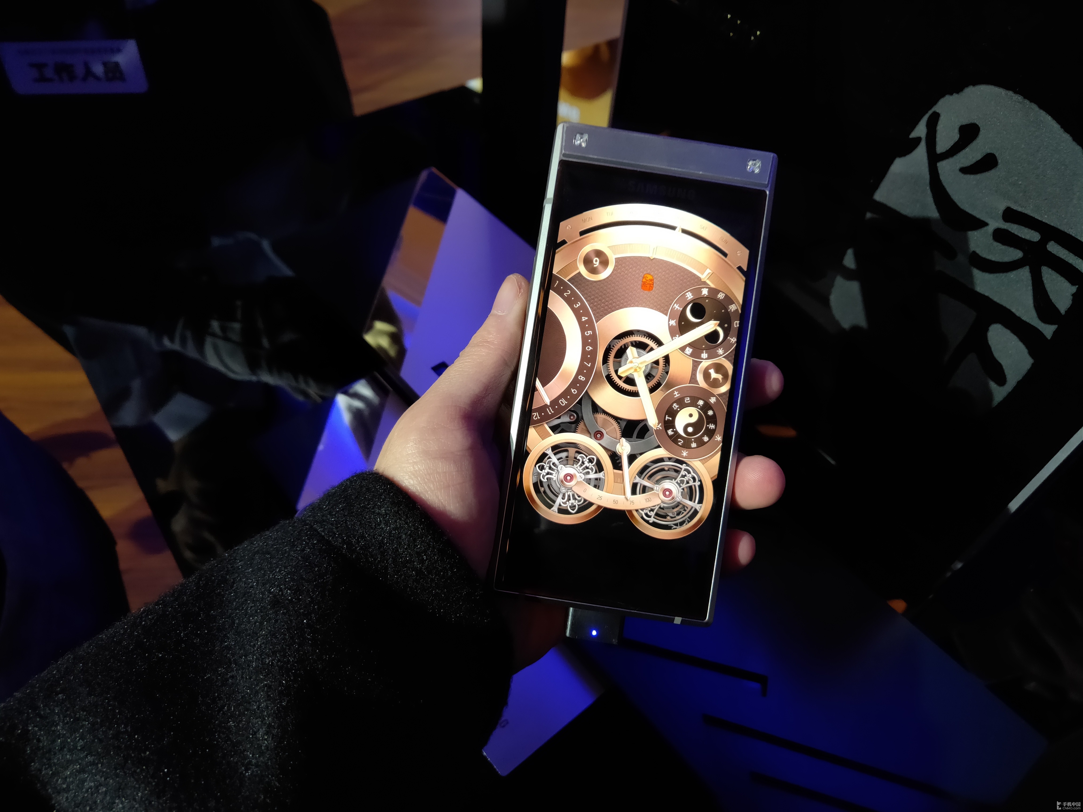 三星w2019真机图赏:万元级奢侈做工