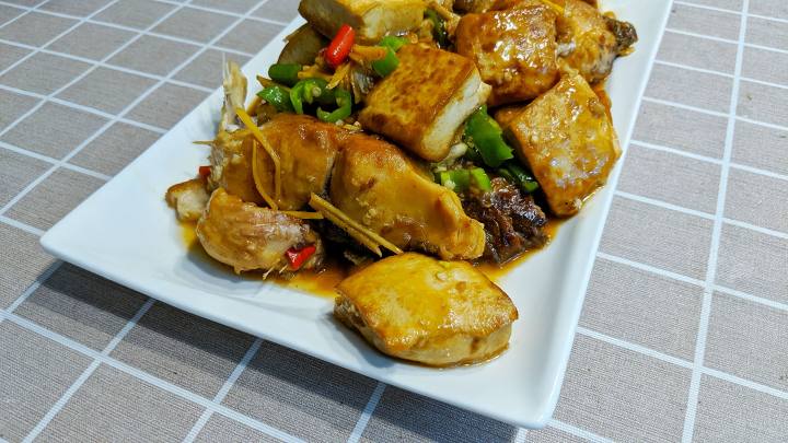 非常好吃的豆腐焖鱼块做法教程,吃鱼的都喜欢!