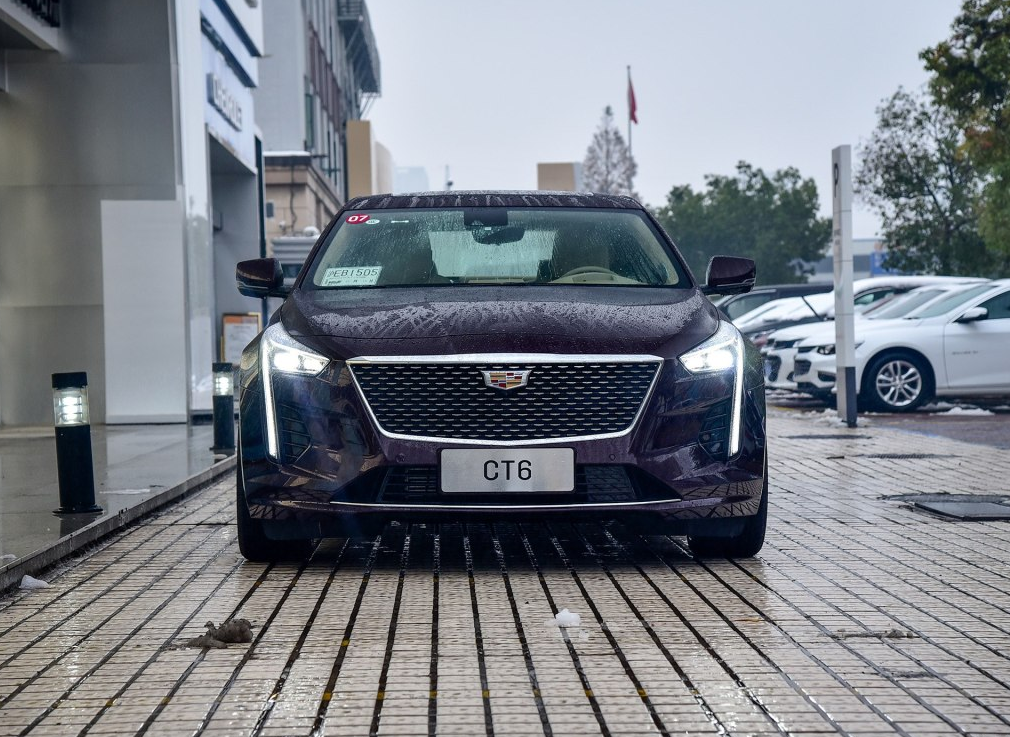 从造型,动力,甚至是10at变速箱上都有针对性提升的凯迪拉克ct6